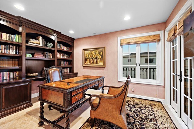 Building Photo - 900 E Balboa Blvd