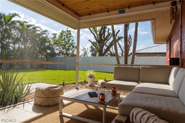 Building Photo - 2208 Viscaya Pkwy