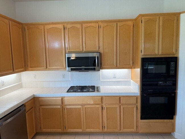 Building Photo - Gated Unique Remodeled 3 Bedroom w/ Golf Course Views in Rancho Solano