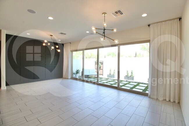 Building Photo - 7330 E Vista Bonita Dr