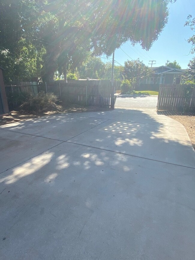 Building Photo - Santa Barbara - Cute two bedroom, one bath upstairs home near Cottage Hospital.