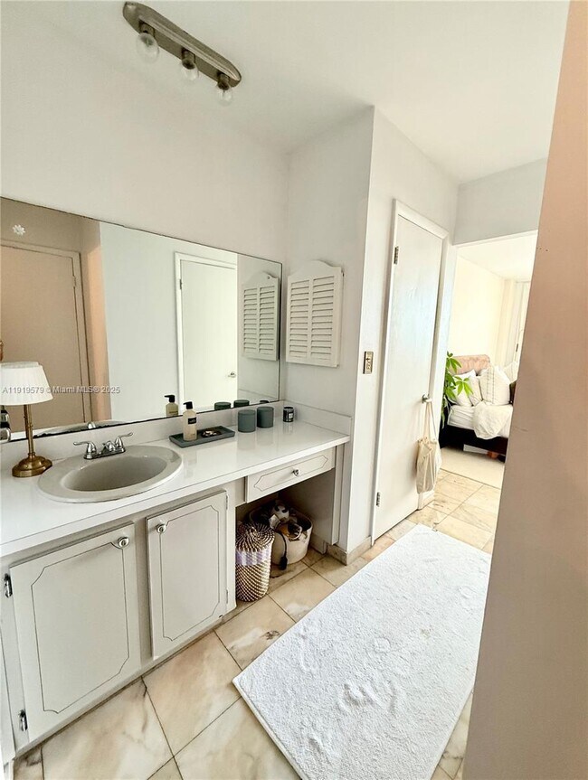 Building Photo - 5 Island Ave