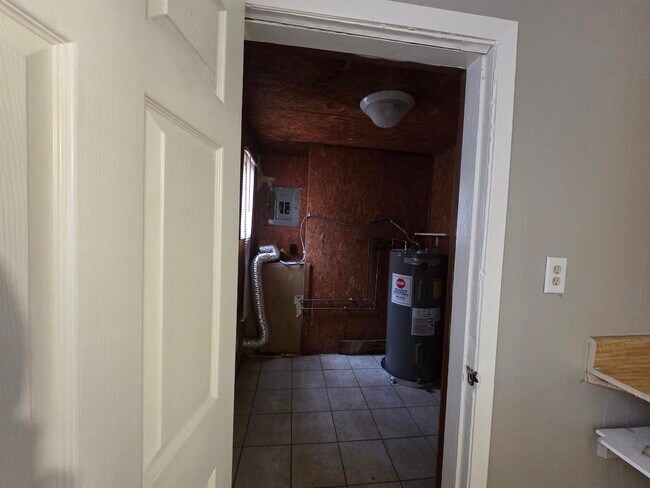 Building Photo - 524 S Greer St