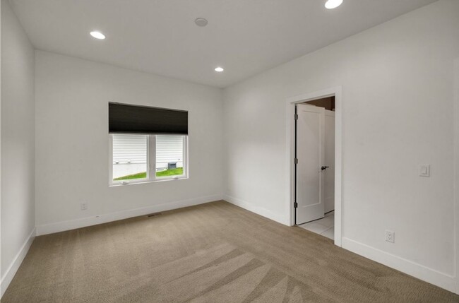 Building Photo - 824 83rd St