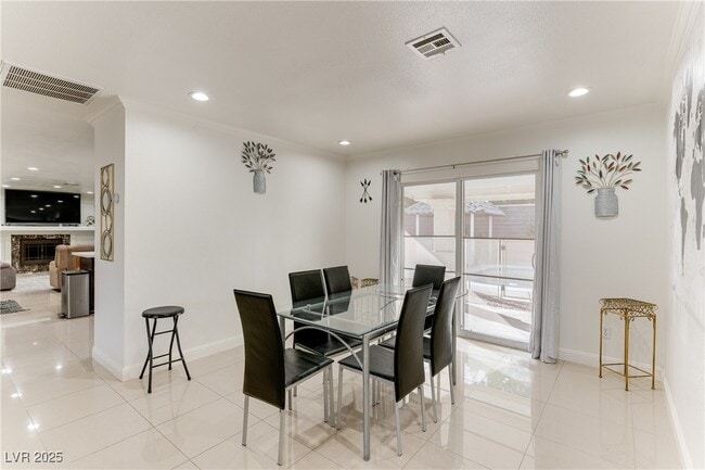 Building Photo - 2121 Rosanna St