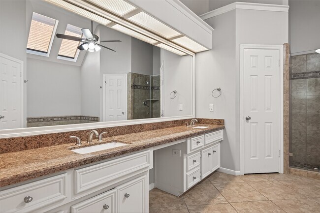 Building Photo - 1918 Shadow Forest Dr