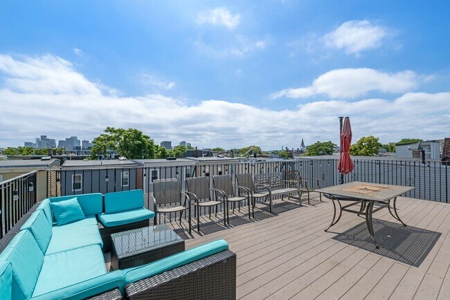 Building Photo - 204 Marion St