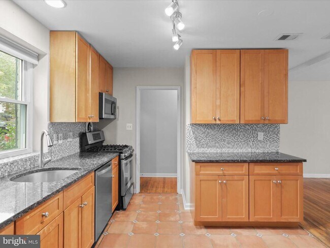 Building Photo - 209 Guthrie Ave