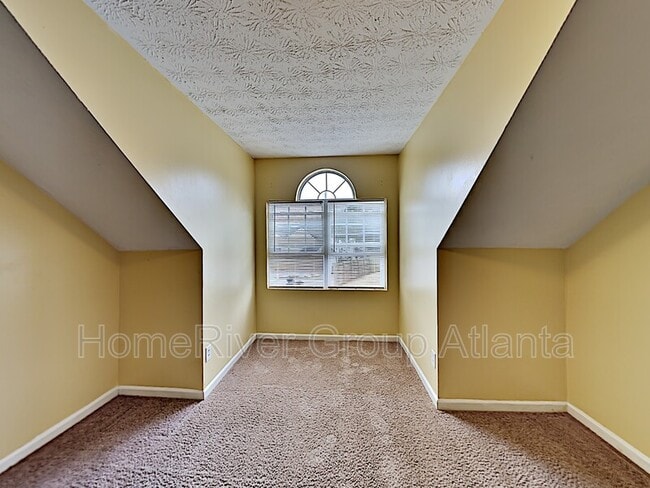 Building Photo - 622 Waynes Ct SE