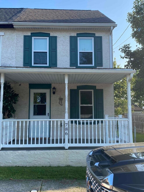 Building Photo - 786 Lincoln Ave