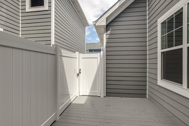 Building Photo - 264 Hoffmann Dr