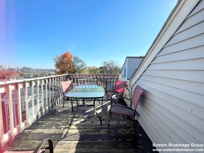 Building Photo - 7 Iroquois St