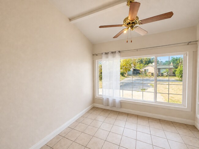 Building Photo - 546 El Camino Ave
