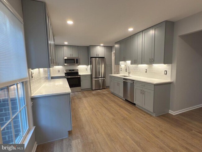 Building Photo - 3945 Wilcoxson Dr