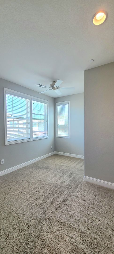 Building Photo - Beautifull Single Family Home in Folsom w/ Solar, Tankless Water Heater, Pool Access, Bonus Room ...