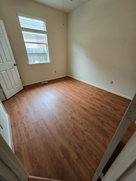 Building Photo - 20126 Breezy Oak Ct