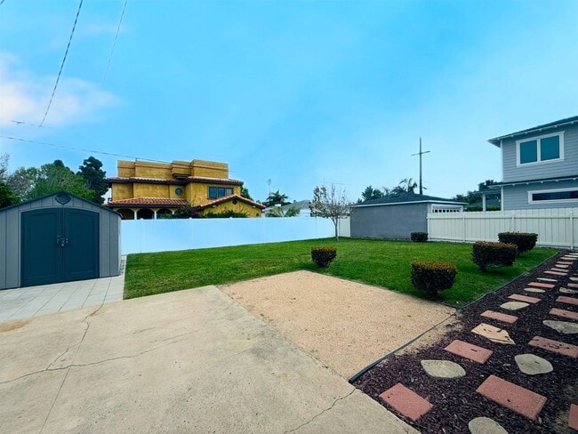 Building Photo - Classic Crown Point Beach Home – Charming Coastal Living Just Minutes from the Bay