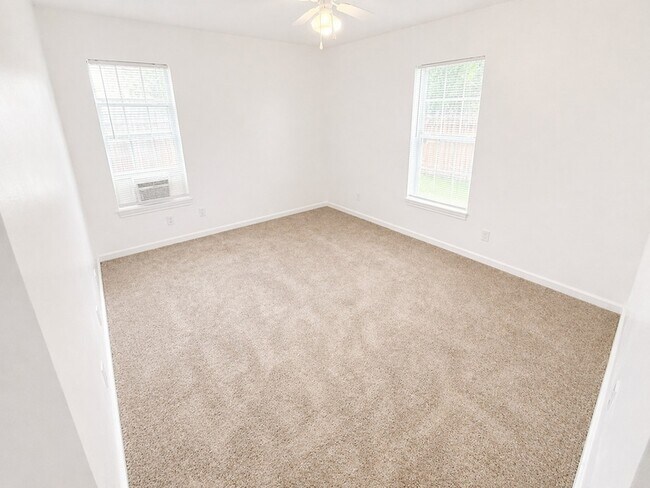 Building Photo - 5103 Willow Glen Dr