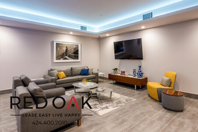 Building Photo - 1331 W 7th St