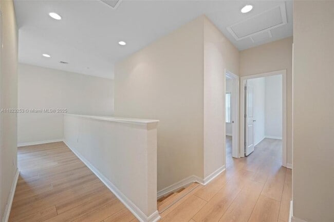 Building Photo - 4 bedroom in Hollywood FL 33021