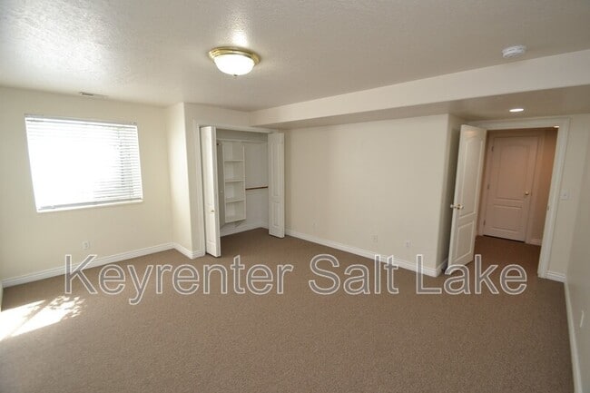 Building Photo - 584 W 760 N
