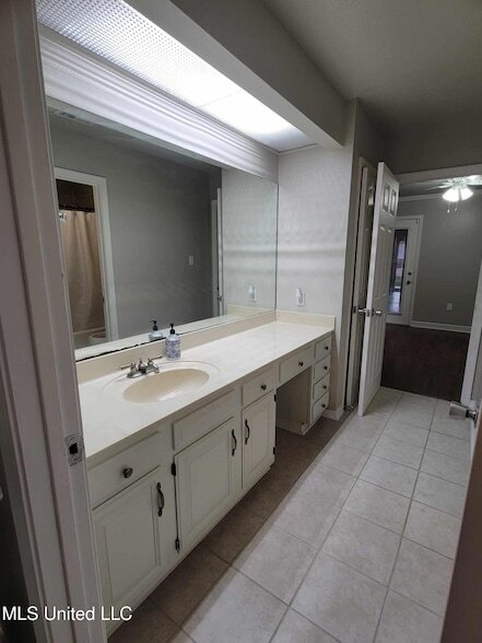 Building Photo - 2589 Santa Rosa Cove