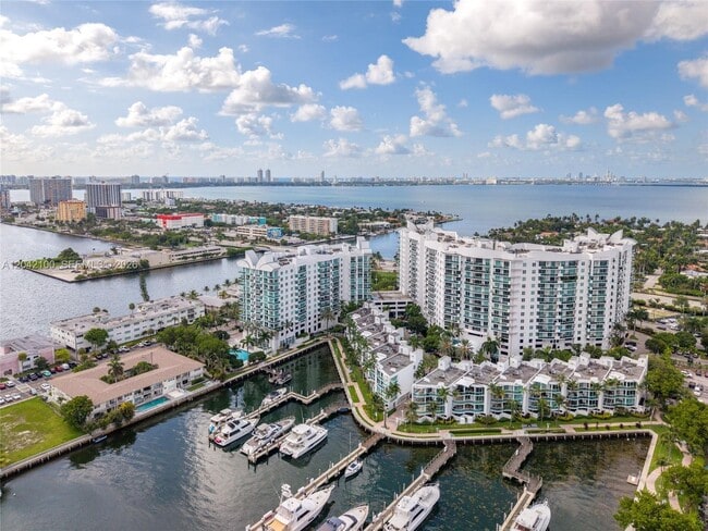 Building Photo - 7914 Harbor Island Dr