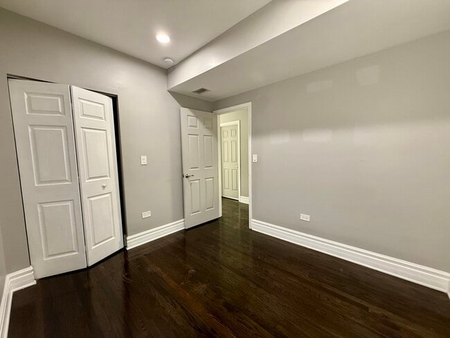 Building Photo - 2118 S 59th Ave