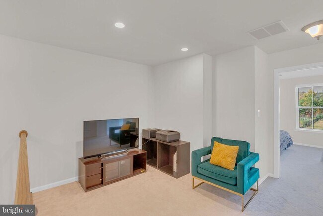 Building Photo - 29 Beachwood Dr