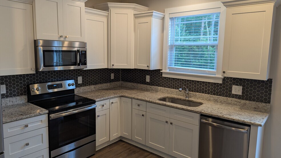 Building Photo - 6821 Ingleside Dr