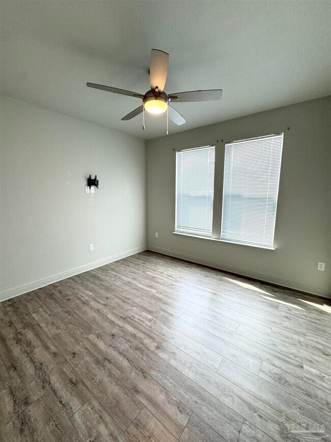 Building Photo - 1191 W Romana St