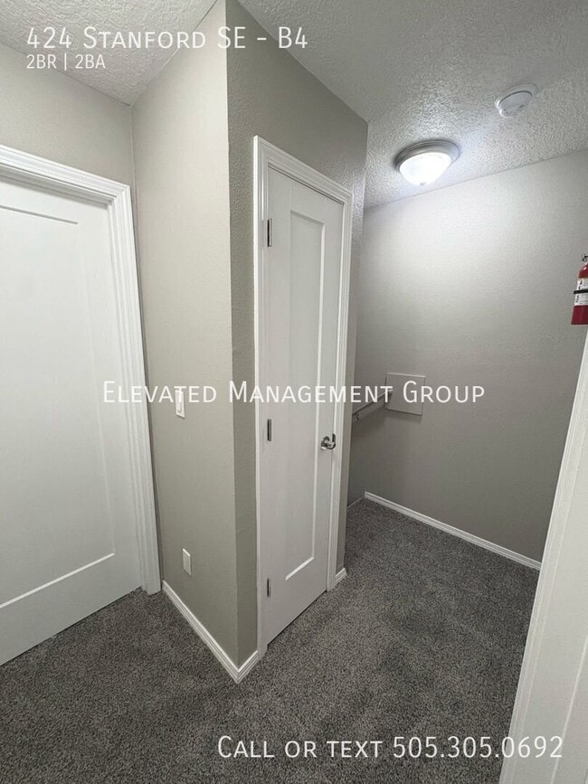 Building Photo - 424 Stanford Dr SE