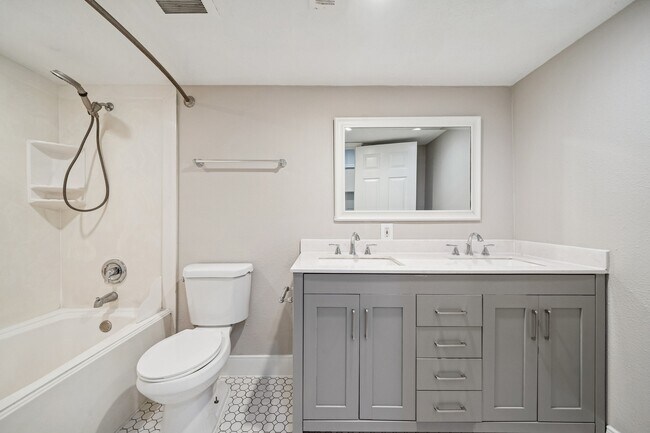 Building Photo - 9602 Lawngate Dr