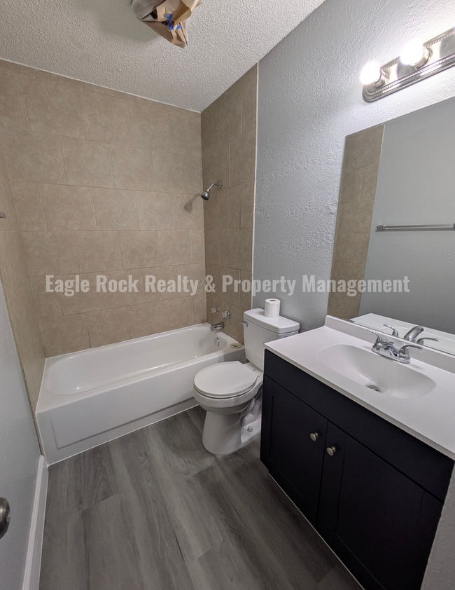 Building Photo - East Tulsa Duplex Unit for Rent (2beds/1.5baths)