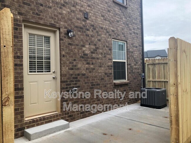 Building Photo - 1611 Railton Ct