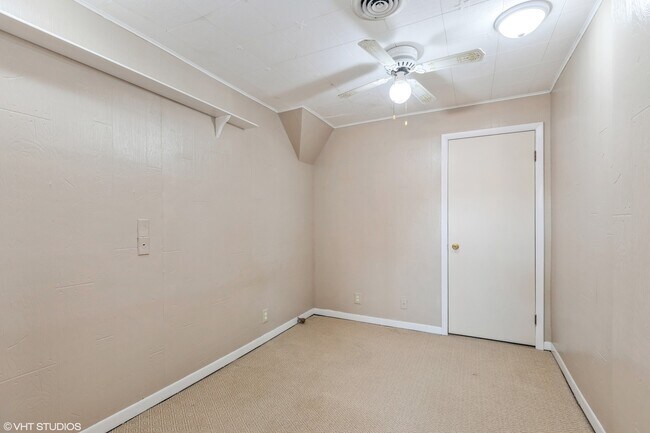 Building Photo - 26 E Crystal Lake Ave