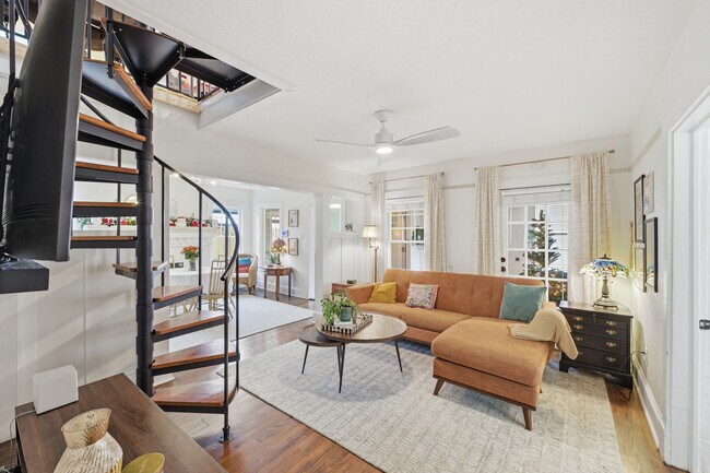 Building Photo - 117 S Palmway