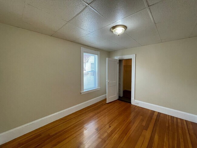 Building Photo - 68 Laval St