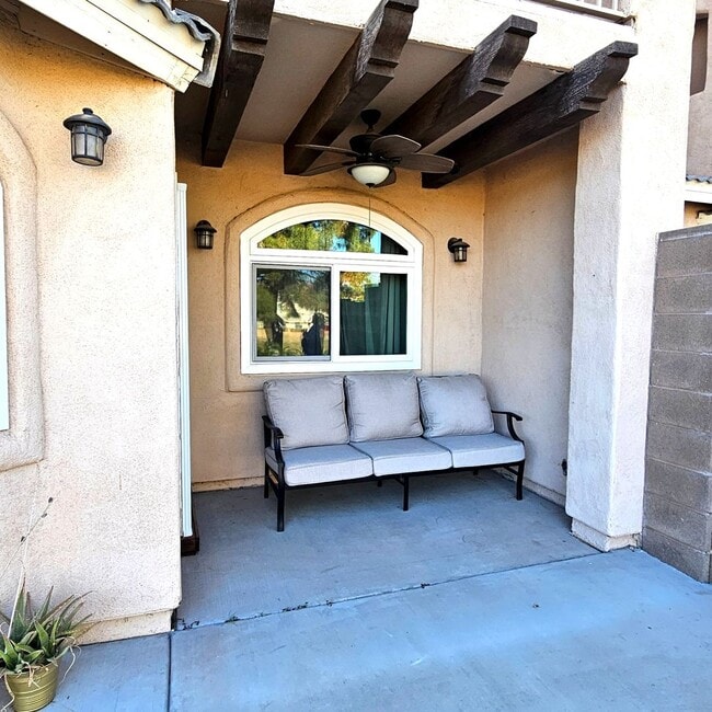 Building Photo - Golf Course Rental Property!