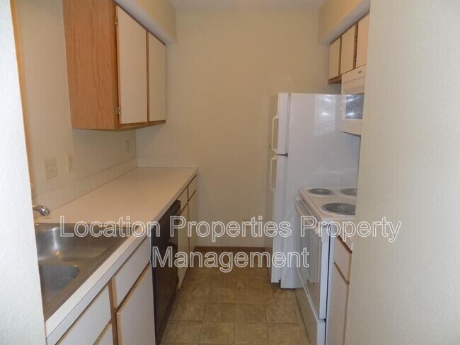 Building Photo - 950 Monterey Way