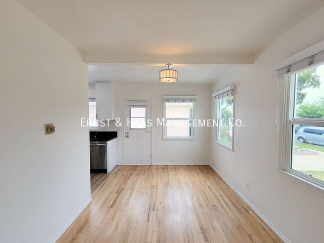 Building Photo - 3102 Ocana Ave