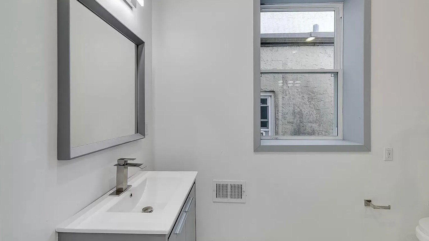 Building Photo - 1719 Arlington St