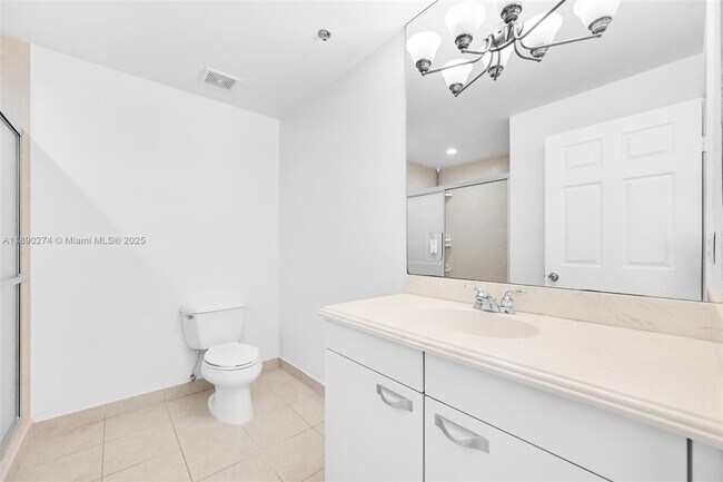 Building Photo - 742 NE 7th Ave