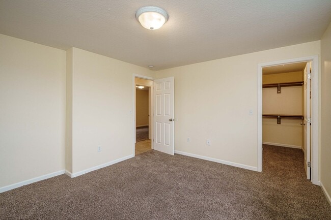 Building Photo - 4 Bedroom 2.5 Bath with Fenced Backyard in Camas School District