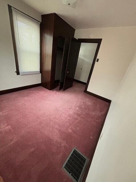 Building Photo - 912 Highland Ave