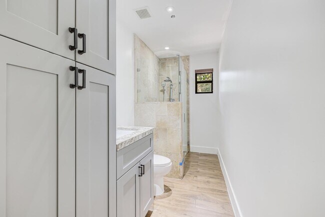 Building Photo - 7620 SW 59th Ave