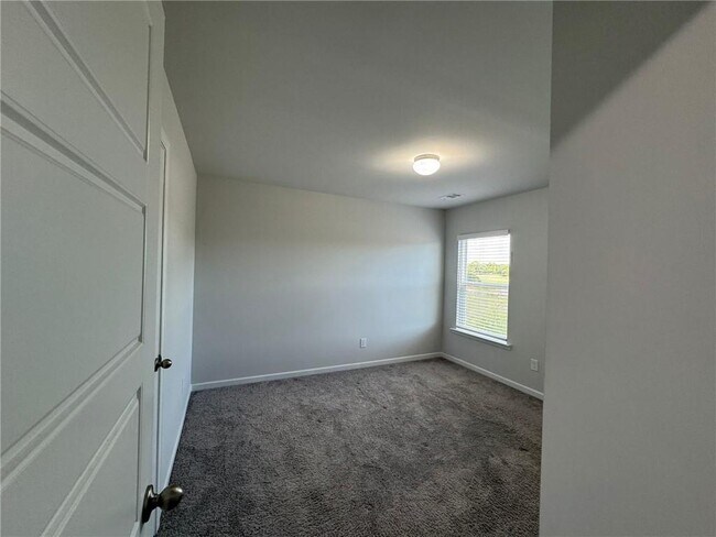 Building Photo - 144 Briarwood Dr E