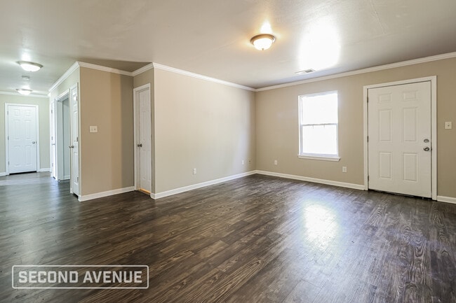 Building Photo - 203 Glenn Oak Dr