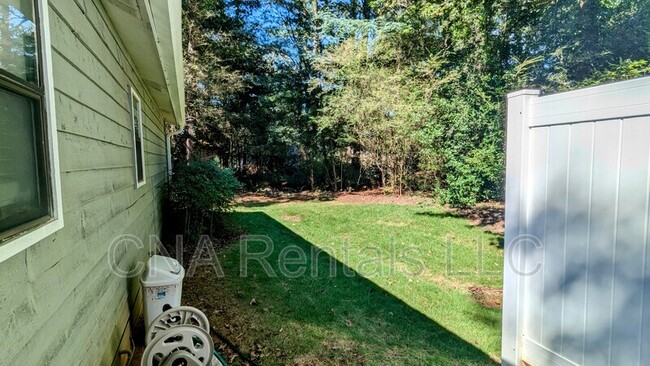 Building Photo - 1050 Mathews Ct