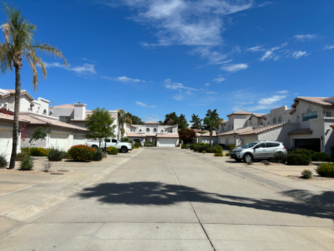 Building Photo - 5620 E Kelton Ln